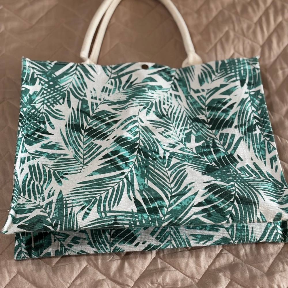 Beachy Tropical Green Leaf Print Tote Bag